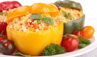 Paprikaschote gefüllt mit Couscous und Feta Paprikaschote gefüllt mit Couscous und Feta