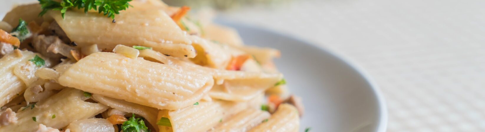 Pasta mit Geflügel und Möhren