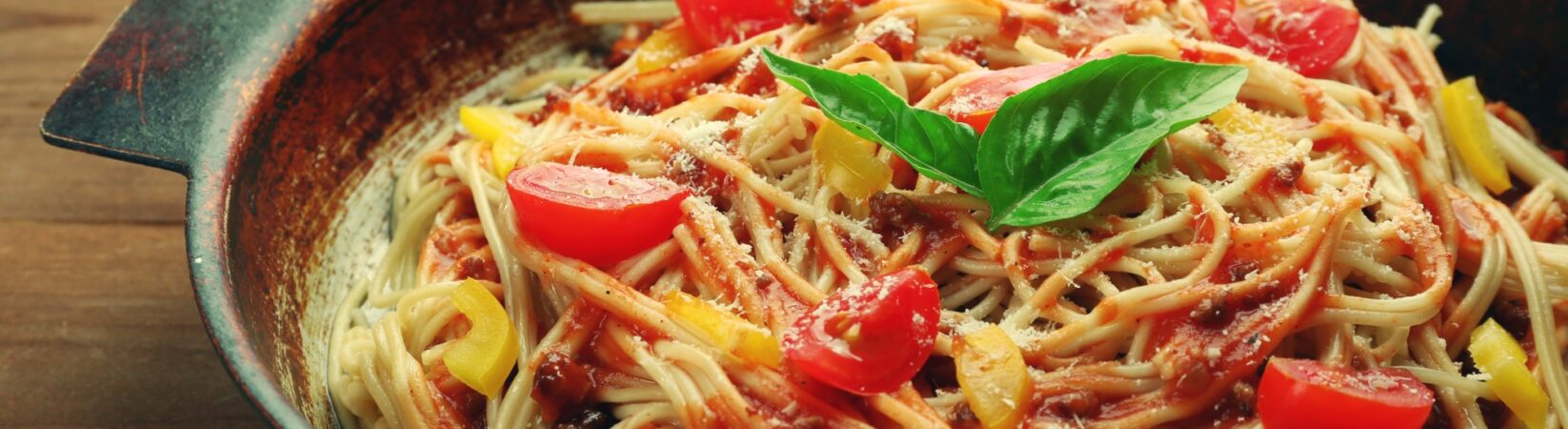 Spaghetti mit roten Linsen, Paprika und Tomaten