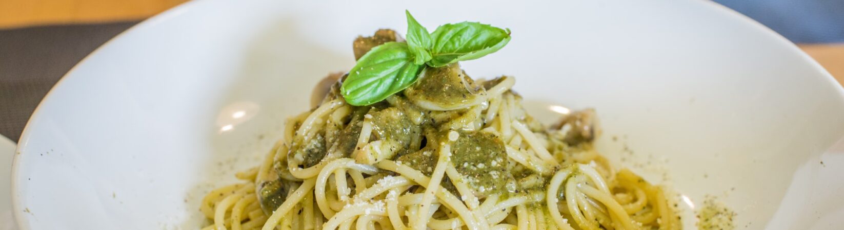 Pasta mit Champignons und Pesto