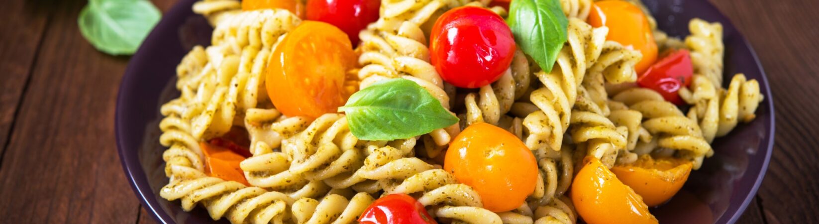 Pasta mit Pesto und Kirschtomaten