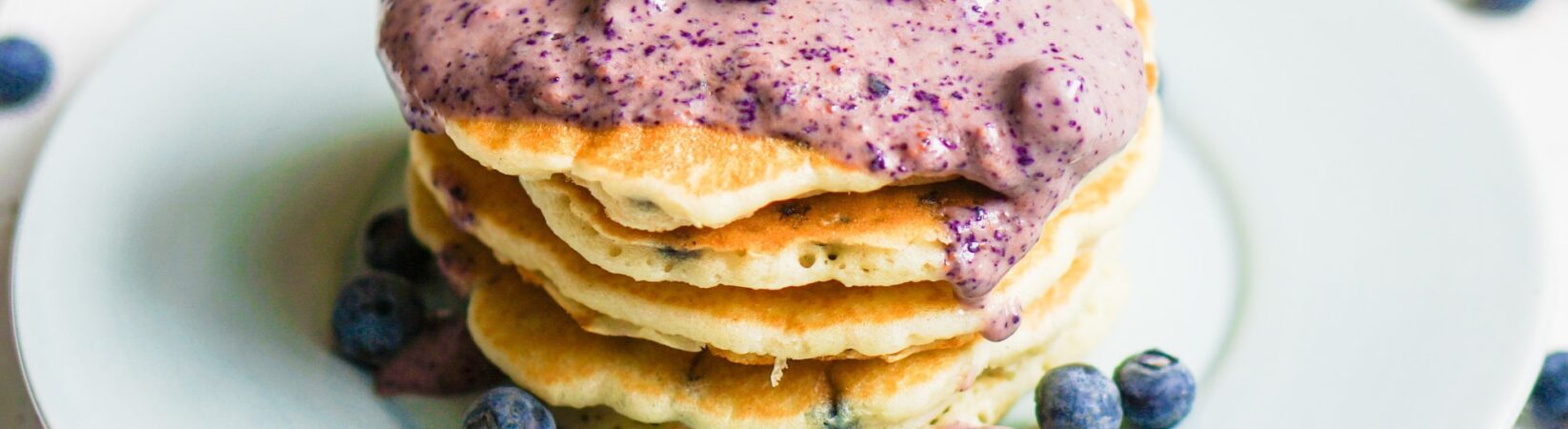 Pancakes mit Quark und Blaubeeren