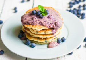 Pancakes mit Quark und Blaubeeren