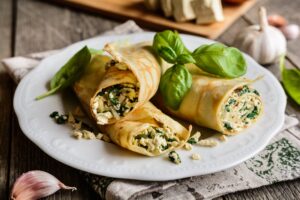 Crêpe mit Feta-Spinatfüllung