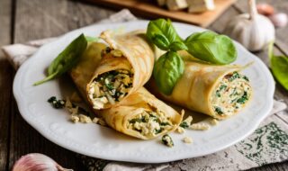 Crêpe mit Feta-Spinatfüllung