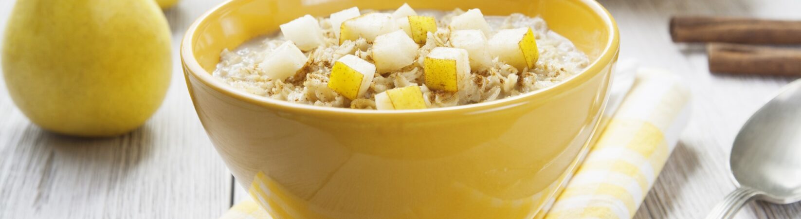 Porridge mit Birne und Walnüssen