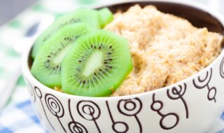 Porridge mit Kiwi und Apfel Porridge mit Kiwi und Apfel