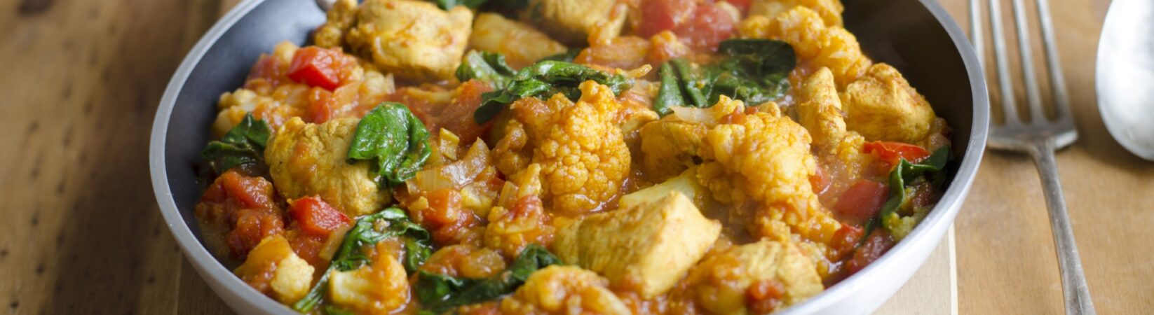 Puten-Blumenkohl-Curry mit Spinat