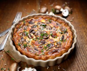 Quiche mit Champignons, Zucchini und Thymian