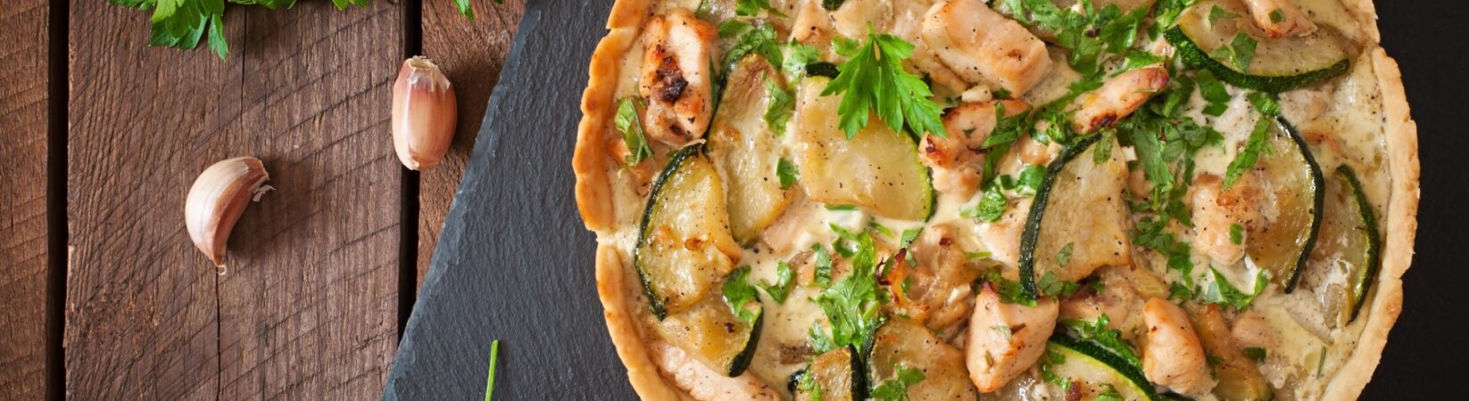 Hähnchen-Zucchini-Quiche mit Pastinaken