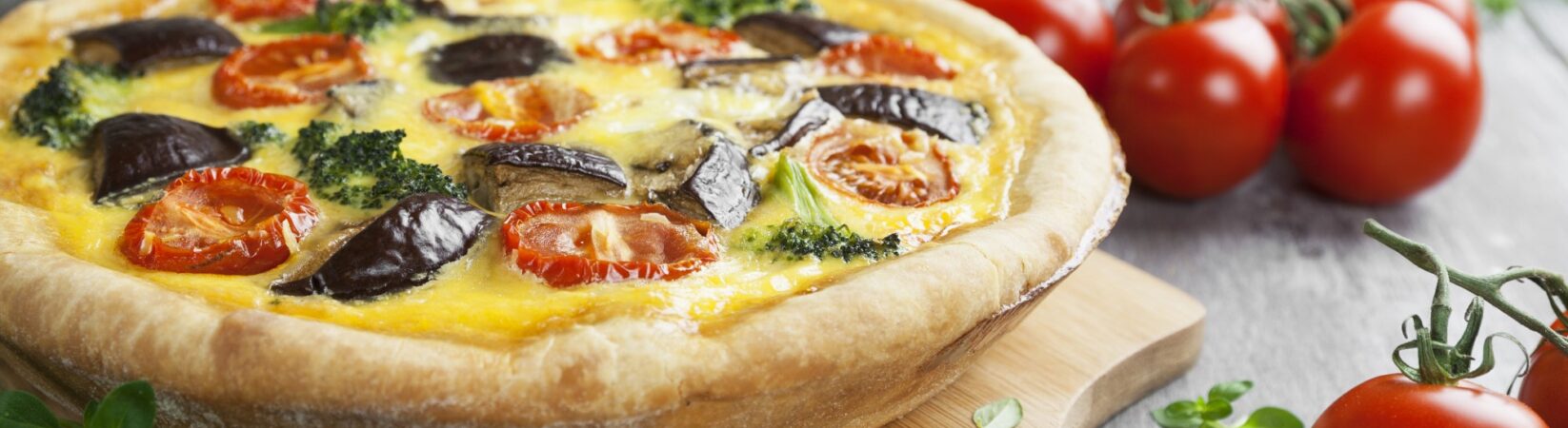 Quiche mit Kirschtomaten, Brokkoli und Aubergine