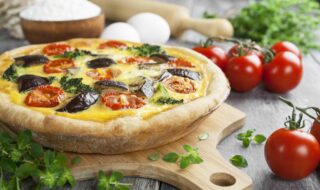 Quiche mit Kirschtomaten, Brokkoli und Aubergine Quiche mit Kirschtomaten, Brokkoli und Aubergine