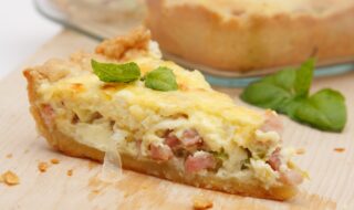 Blumenkohlquiche mit Lauch und Schinken