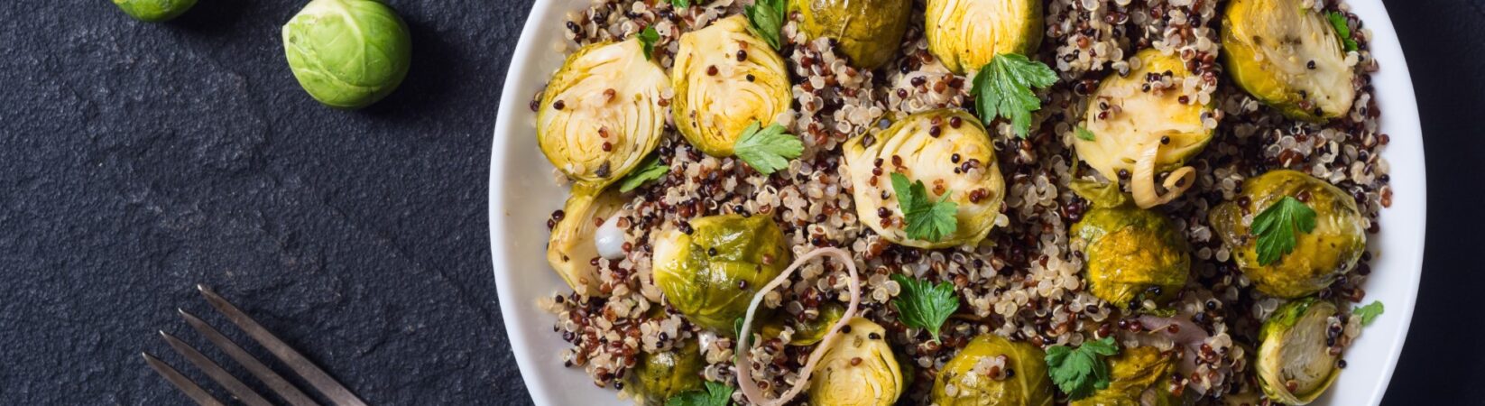 Quinoa mit Rosenkohl und Lauch