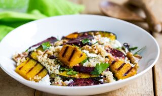 Rote-Bete-Quinoa Bowl mit Kürbis