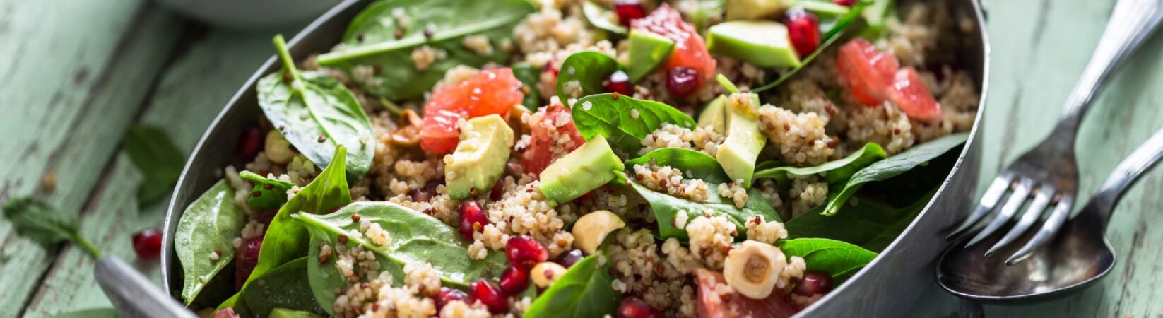 Quinoa mit Spinat, Melone und Granatapfel