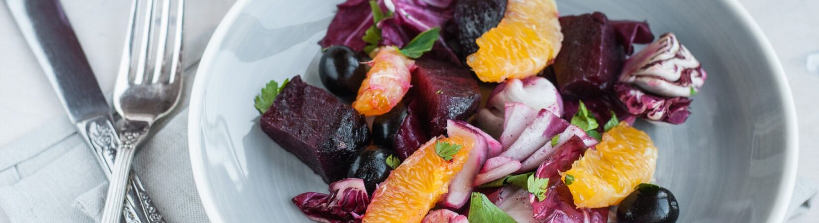 Radicchio mit Rote Bete, Orange und Oliven