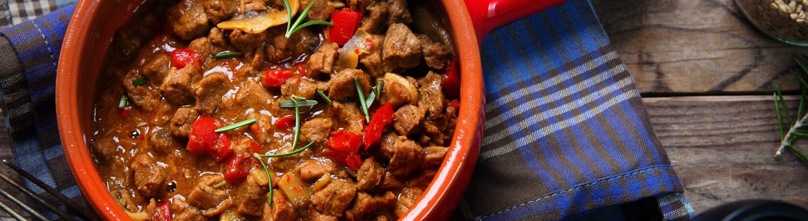 Rindergulasch mit Paprika und Champignons