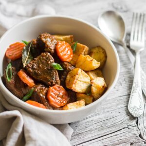 Rindfleischtopf mit Kartoffeln und Möhren