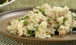 Risotto mit Hähnchen, Schinkenspeck und Erbsen Risotto mit Hähnchen, Schinkenspeck und Erbsen