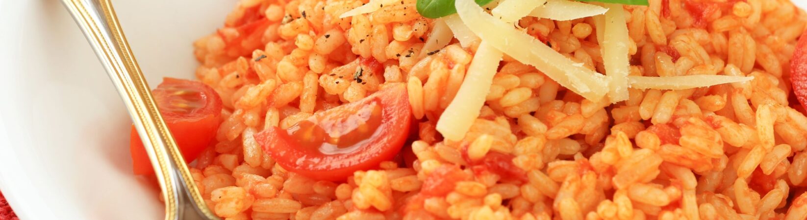 Naturreis mit Tomaten und Parmesan