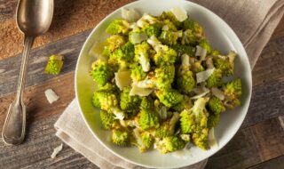 Romanesco-Salat mit Parmesan