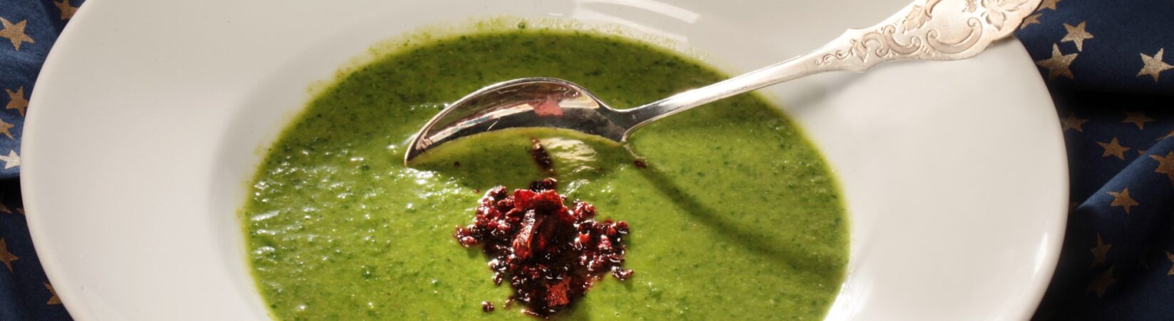 Rosenkohl-Pastinakensuppe mit Chili