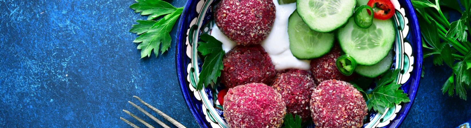 Rote-Bete-Falafel mit Joghurt-Dip