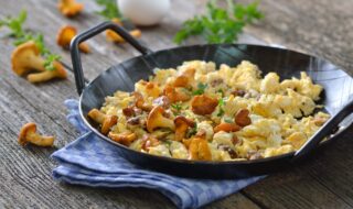 Tofu-Rührei mit Pfifferlingen