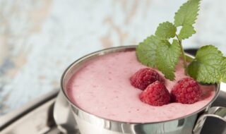 Sahnejoghurt mit Himbeeren und Banane