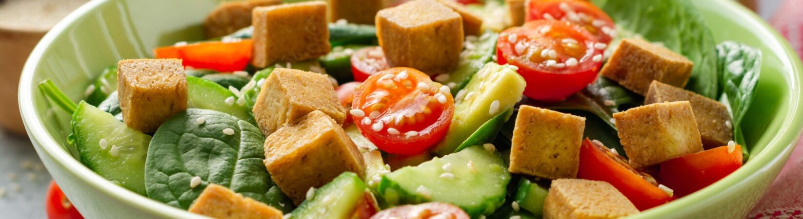 Salat mit Räuchertofu