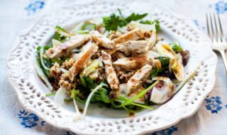 Hähnchensalat mit Rucola und Quinoa Hähnchensalat mit Rucola und Quinoa