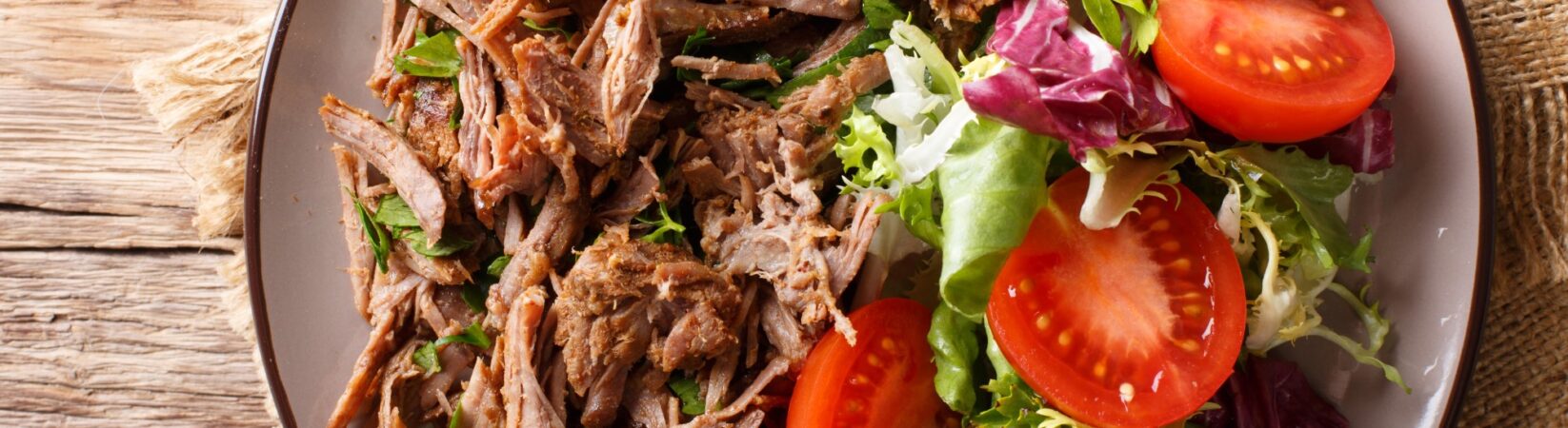 Schnelles Pulled Chicken mit Salat