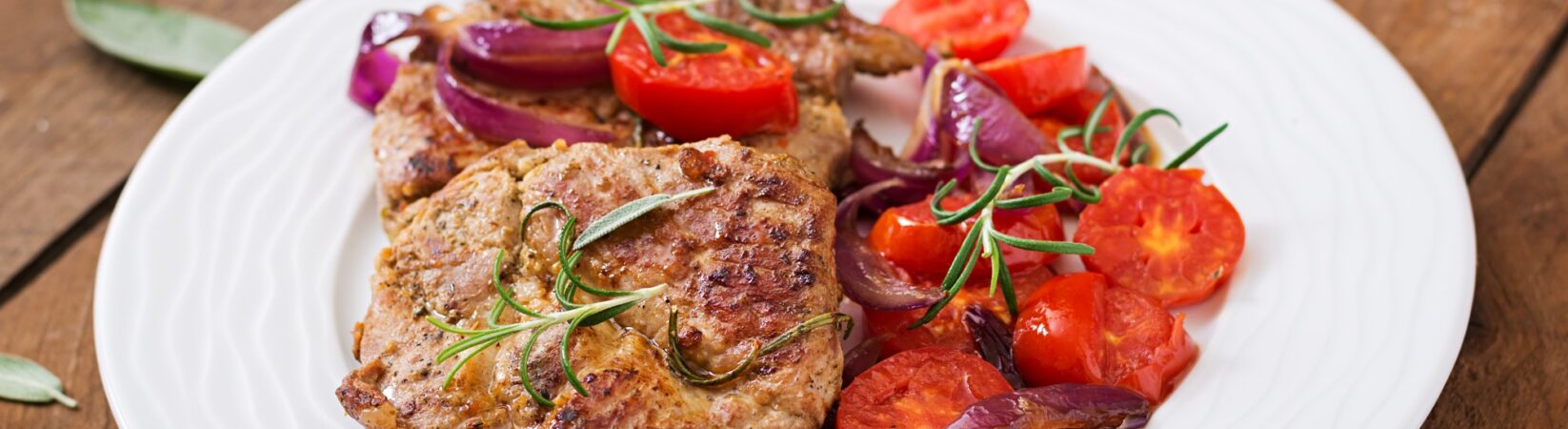 Schweinesteak mit Tomaten