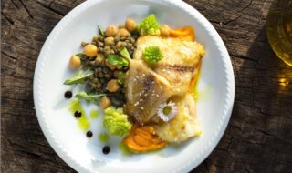 Seelachs an Möhrenpüree mit Gemüse