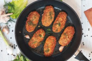 Sellerieschnitzel mit Dill-Knoblauchdip