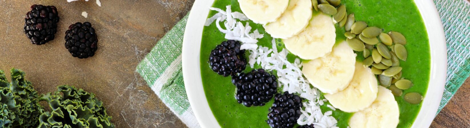 Smoothie Bowl mit Apfel und Grünkohl