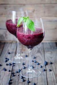 Smoothie mit Blaubeeren und Orange