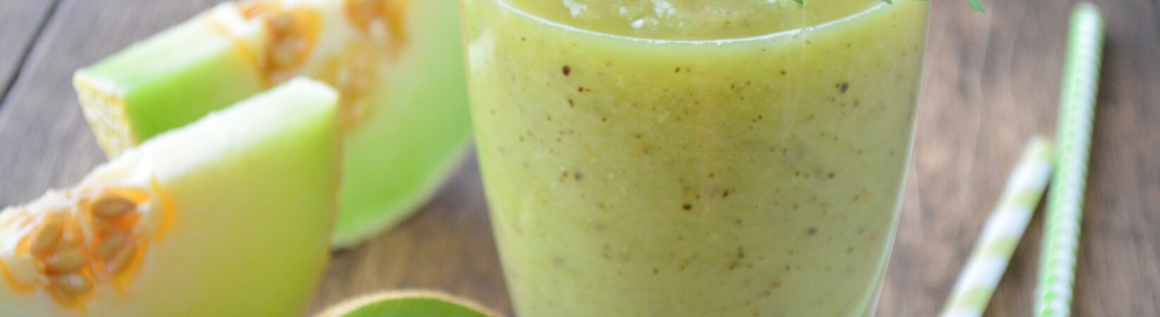 Smoothie mit Kiwi, Melone und Banane