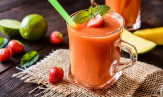 Mango-Erdbeer-Smoothie