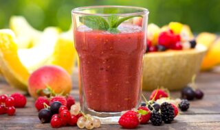 Pfirsich-Beeren-Smoothie