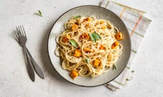 Mais Spaghetti mit Hokkaido-Kürbis