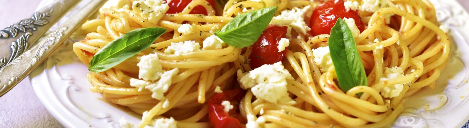 Kirchererbsen Spaghetti mit Kirschtomaten, Mozzarella und Anchovis