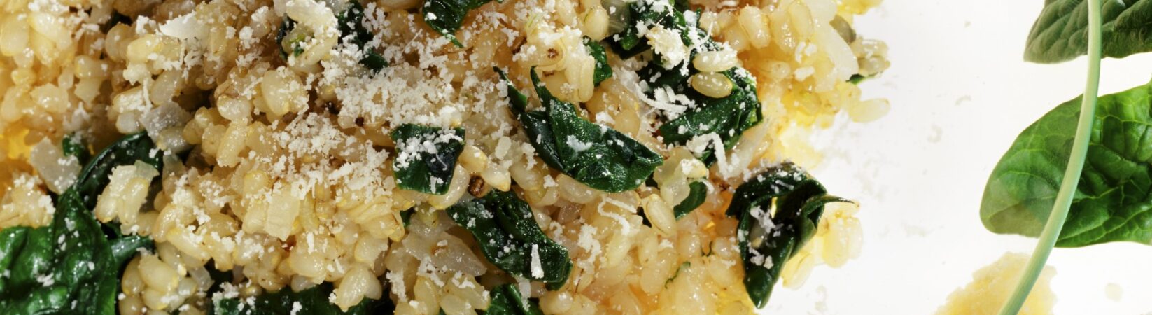 Vollkornreis mit Spinat und Parmesan