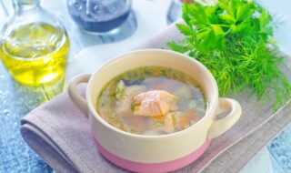 Seelachs-Suppe mit Möhren, Fenchel und Zitrone Seelachs-Suppe mit Möhren, Fenchel und Zitrone