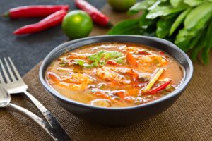 Thai-Suppe mit Garnelen