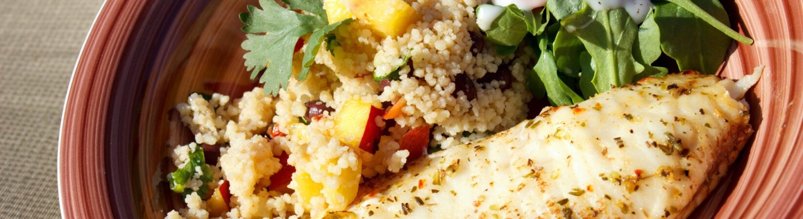 Tilapia mit Couscous, Nektarine und Feldsalat