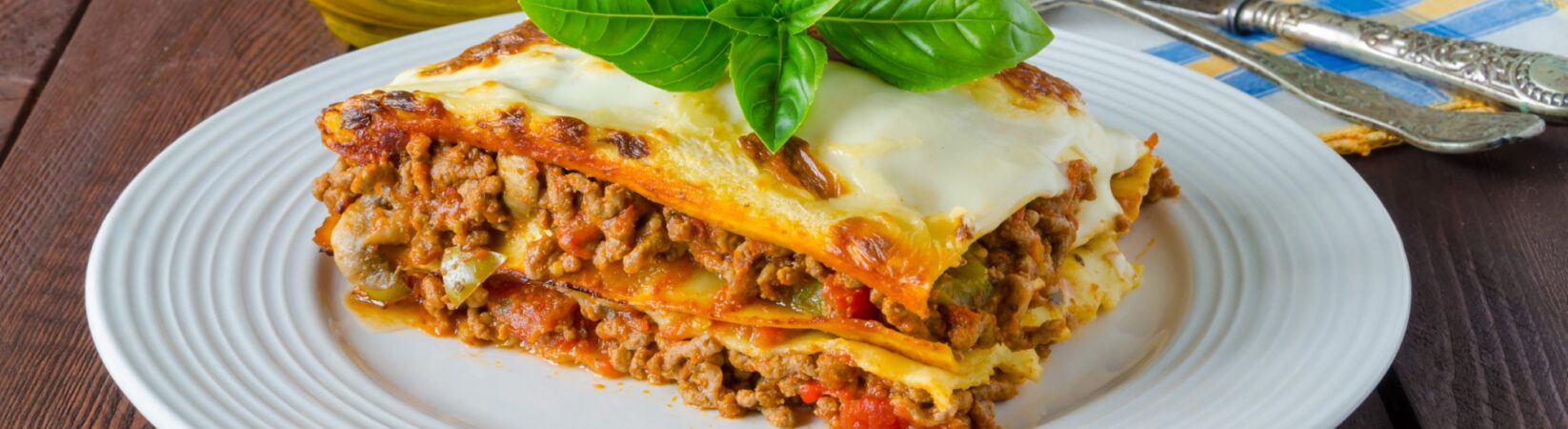 Vegane Lasagne mit Soja-Hackfleisch und Gemüse