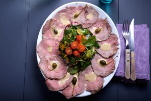 Vitello Tonnato mit Salat