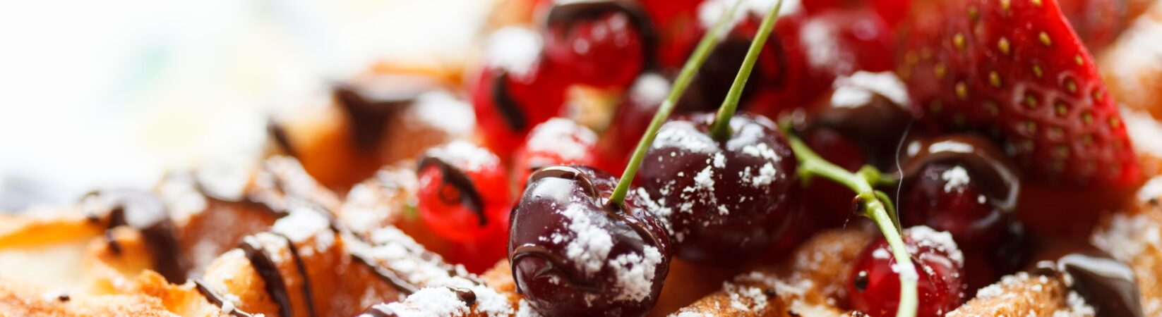 Waffel mit Beeren und Joghurt